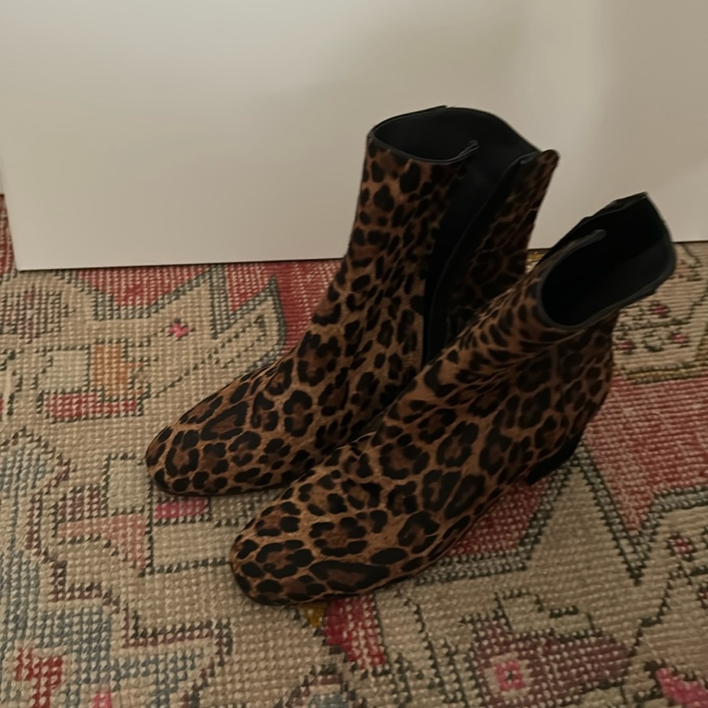 Horse hair MG leopard print botties